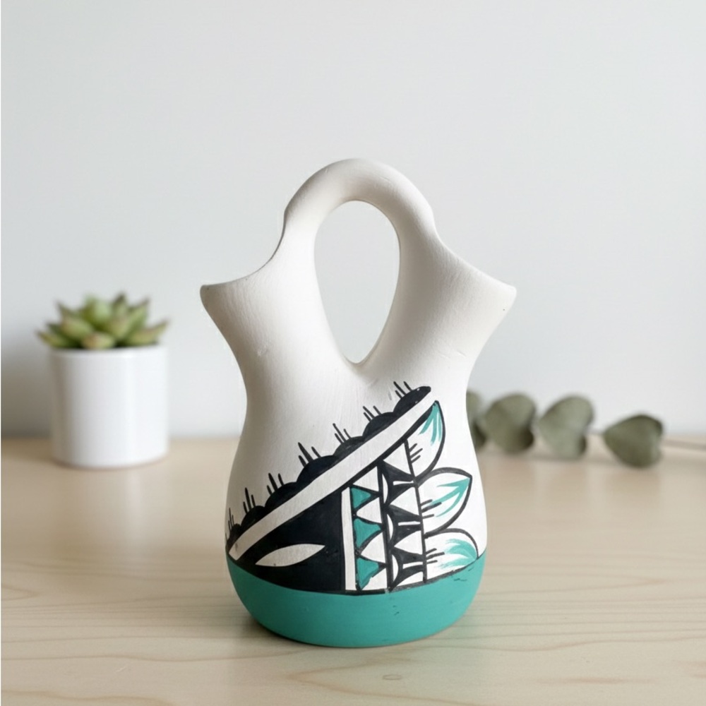 Acoma Pueblo Pottery Handcrafted Native American Vase Signed Luana